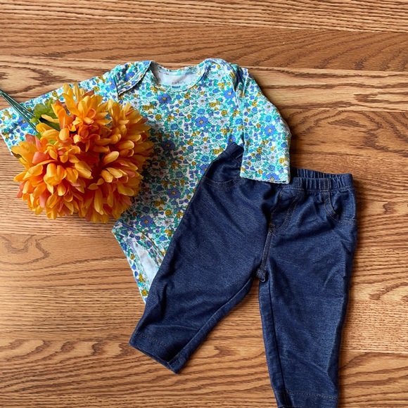 Carter's Other - ❤️5:$13 Long sleeve floral onesie and jegging